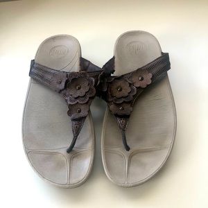 Fitflop Bronze Leather Floral Flower Thongs Flip Flops Sandals Shoes Size 9